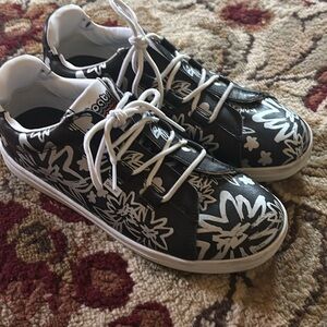 Goats women’s shoes